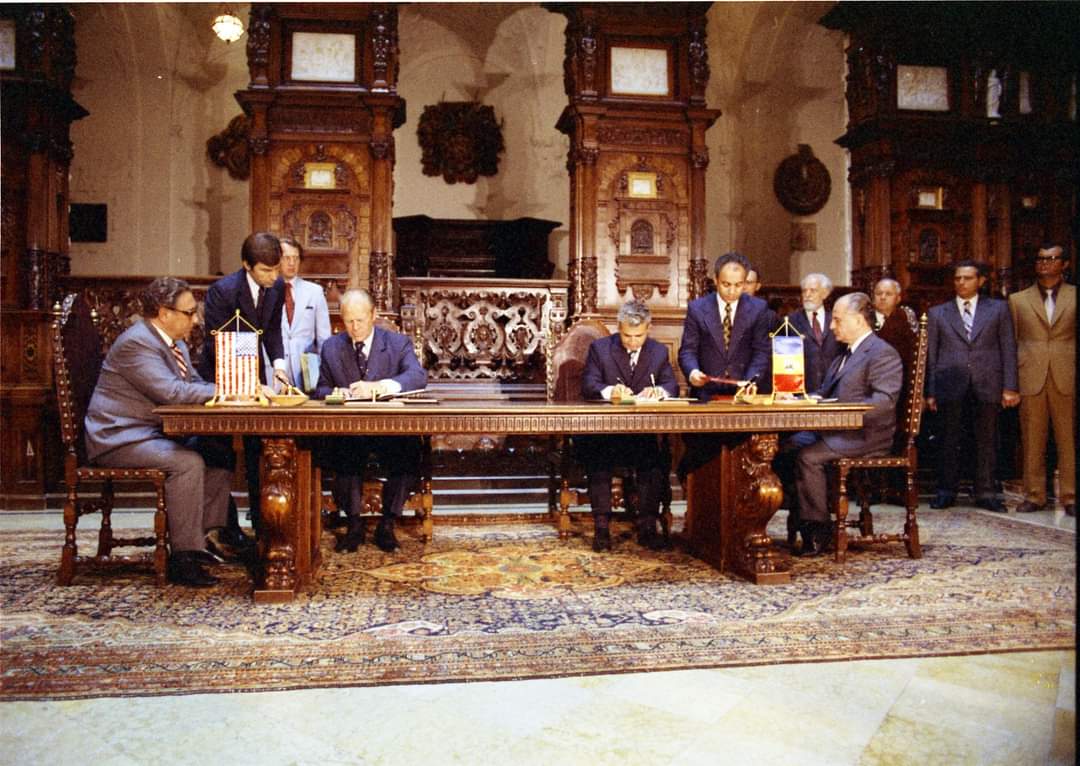 3 august 1975 – Semnarea Declarației comune de cooperare la Palatul Peleș, Sinaia.